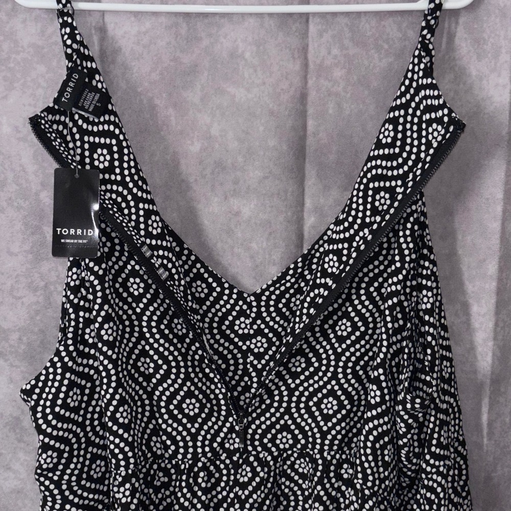 NWT Torrid Size 5 Border Black White Challis Ruffle Geometric Babydoll Tank - Picture 7 of 9